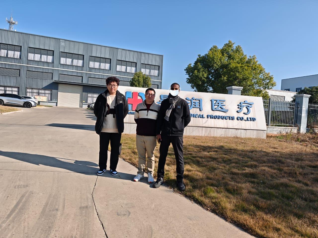 Un client africain visite notre usine le 15 décembre 2025 : favoriser un potentiel de coopération approfondi